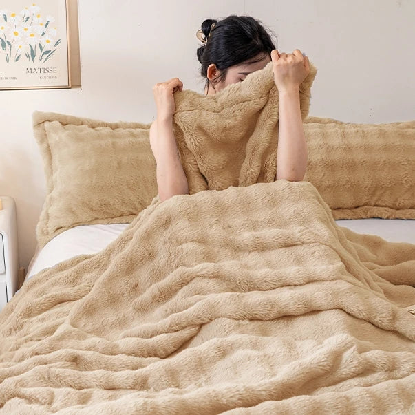 The Coziee | Plush Coral Velvet Blanket – Ultra Soft & Warm